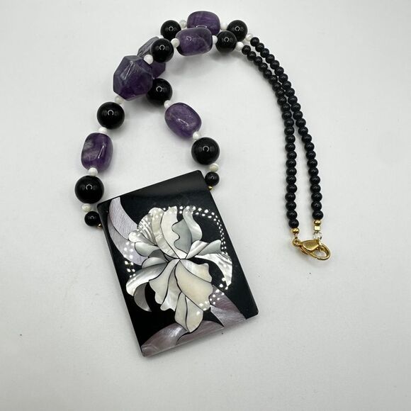 Vintage Lee Sands Black beads, Amethyst, Mother of Pearl Flower necklace! - Picture 9 of 12